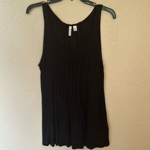 Women’s Elle black tank top size medium.